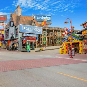 Travelodge By Wyndham At The Falls מלון